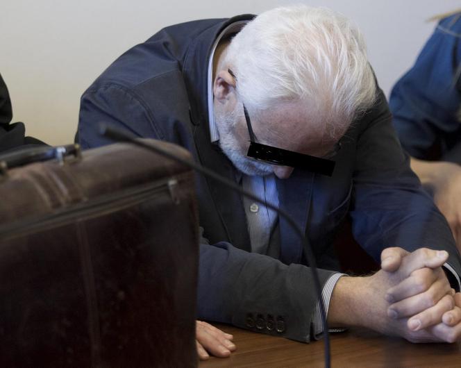 Zmarł, bo lekarz zaszył mu dwie chusty w brzuchu