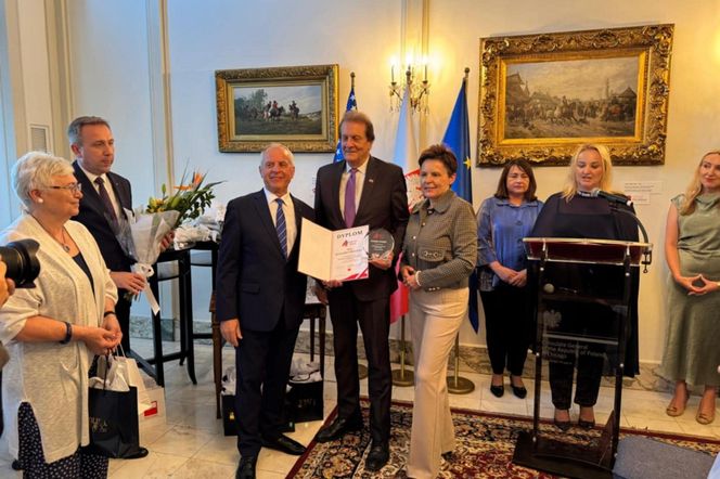 Podwójne oklaski w konsulacie w Chicago. Wręczono nagrody „Wybitnym Polakom”