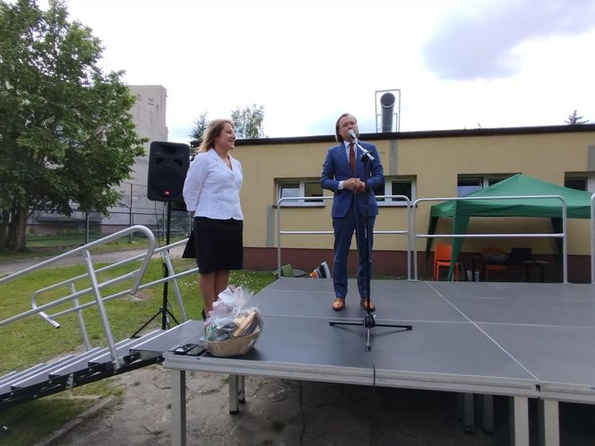 Przez lata ŚDS w Siedlcach działał w dwóch lokalizacjach, teraz już oficjalnie funkcjonuje w jednym miejscu, w budynkach dostosowanych do potrzeb osób z niepełnosprawnościami.
