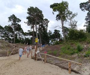 Badanie geologiczne na plaży w Lubiatowie. Budowa elektrowni jądrowej w gminie Choczewo