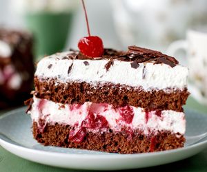 Pijana wiśnia to popisowe ciasto niejednej pani domu. Można się zakochać