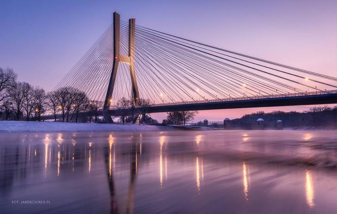 Most Rędziński i Odra w mroźnej aurze