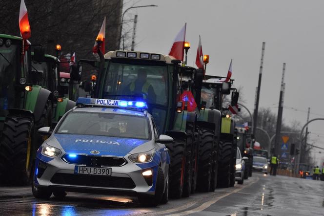 Protest rolników 2024. Ciągniki rolników blokują wjazdy do Poznania