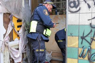 Interwencja Straży Miejskiej na Pradze-Południe. Funkcjonariusze profesjonalnie zajęli się osobą bezdomną, która potrzebowała pomocy