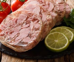 Dietetyczny salceson w butelce: przepis na fit wędlinę z indyka