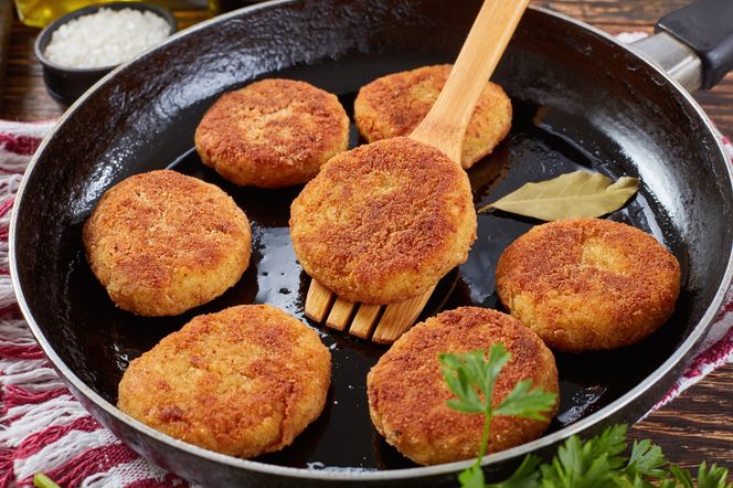 Kotlety z makaronu i szynki - pomysł na niedrogi obiad