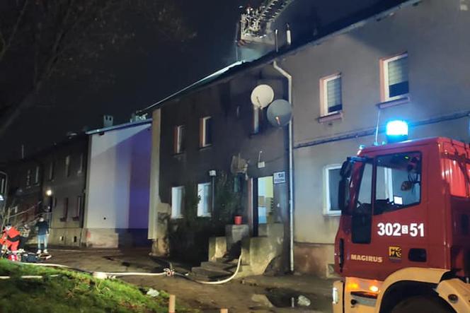 Pożar w Katowicach. Strażacy reanimowali mężczyznę. Nie