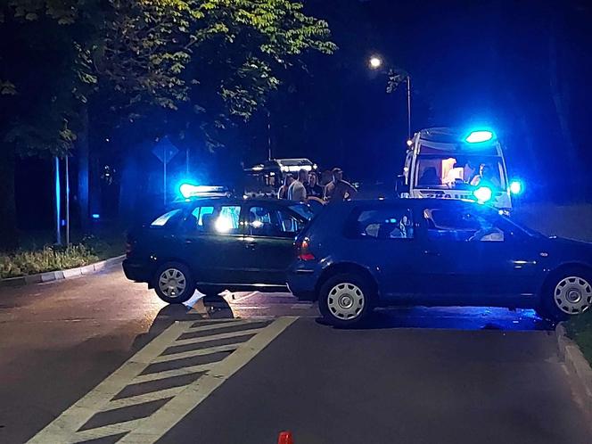 Wypadek na Konstytucji w Starachowicach. Zderzył się Volkswagen i Skoda