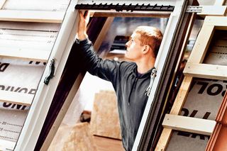 Ile kosztuje montaż okien w październiku 2025? Przewodnik po cenach w Warszawie, Krakowie i mniejszych miejscowościach