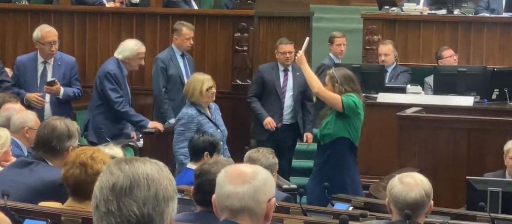 Jachira podeszła do Kaczyńskiego w Sejmie i się zaczęło! Ale draka