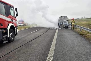 Pożar policyjnego radiowozu w Małopolsce. Duże utrudnienia dla kierowców 
