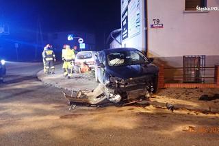 Groźny wypadek na skrzyżowaniu w Rybniku. Trzy osoby trafiły do szpitala