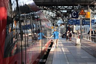 Przez nieuzasadnione użycie sygnałów radio-stop w czterech województwach stanęło 25 pociągów pasażerskich