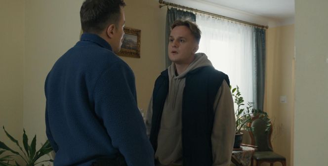 	Barwy szczęścia odc. 3185. Majak (Łukasz Borkowski), młody Leszek Szymański (Maciej Czerklański)