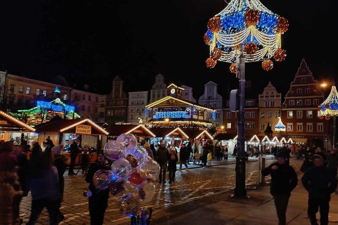 Tłumy na otwarciu Jarmarku Bożonarodzeniowego 2023 we Wrocławiu. Zobacz zdjęcia!