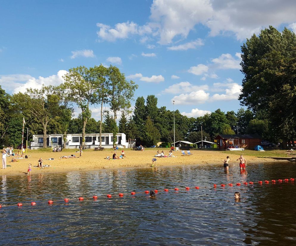 Pijany opiekował się dziećmi na plaży