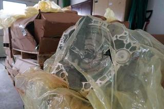 Kradli skrzynie biegów. Wpadli podczas przeładunku