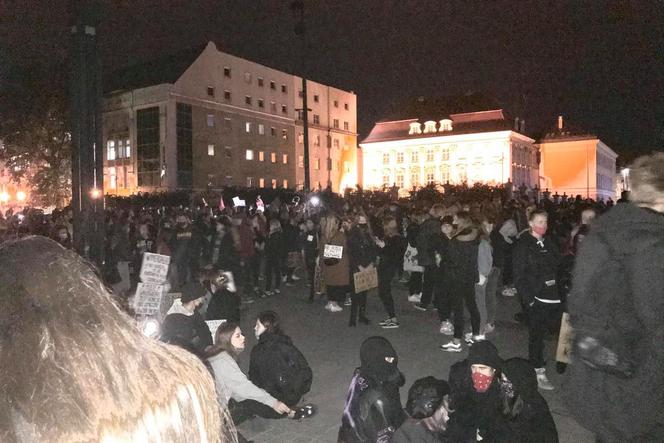 Atak na dziennikarkę i użycie gazu podczas protestów we Wrocławiu [WIDEO]