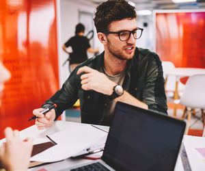 Ile wynosi dofinansowanie do okularów od pracodawcy? Jak je uzyskać?