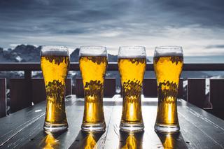 Piwo w butelce czy piwo w puszce? Jakie piwo wybrać?