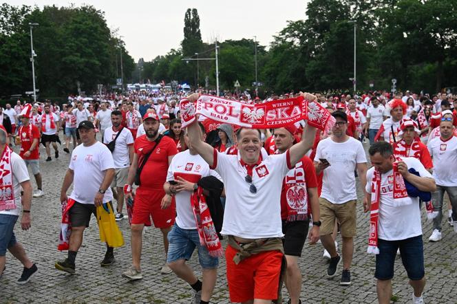 Polscy kibice na meczu z Austrią: "Berlin jest nasz"