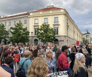 Protesty Ani Jednej Więcej! po śmierci Doroty.  Kobiety wyszły na ulice w całej Polsce  