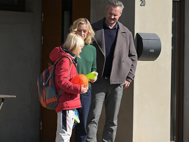 Pierwsza miłość, odcinek 4024: Kaja (Elżbieta Trzaskoś), syn Kai - Kostek, mąż Mikołaj Kamiński (Michał Gadomski)