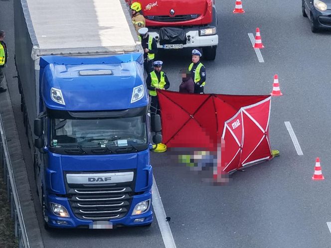 Śmiertelne potrącenie na A2. Nie żyje 71-letni kierowca ciężarówki
