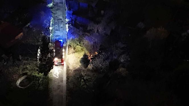 Tragedia na terenie ogródków działkowych. Altanka stanęła w ogniu. W srodku znaleźli zwęglone ciało