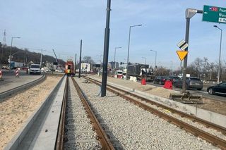 Torowisko na ul. Toruńskiej w Bydgoszczy niby zrobione, ale tramwaje jeszcze długo tamtędy nie pojadą 