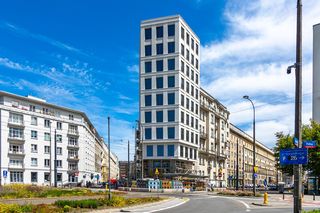 Szkieletor, który ożył po 30 latach. Pomnik dzikiego kapitalizmu wypiękniał, ale wciąż góruje