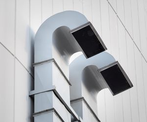 Jak prawidłowo lokalizować czerpnie i wyrzutnie powietrza w budynkach?