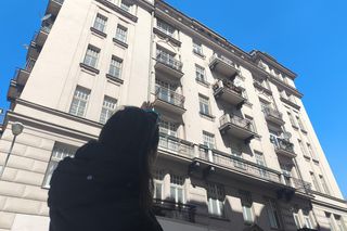 „Marzę, żeby się ogrzać przed śmiercią”. Mieszkańcy kamienicy w centrum Warszawy żyją bez centralnego ogrzewania