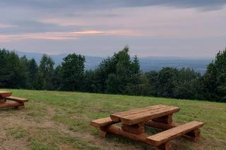 Nowa atrakcja turystyczna w Małopolsce już otwarta. Wieża widokowa z ponad 50-metrową zjeżdżalnią 