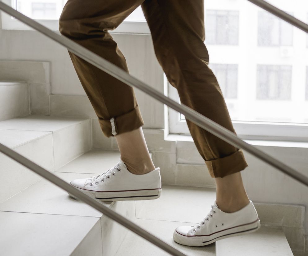 Objaw nowotworu może ujawnić się podczas wchodzenia po schodach. Nie lekceważ go