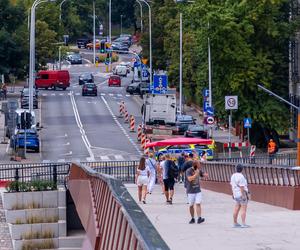 Wisłostrada. Budowa przejścia do kładki przez Wisłę