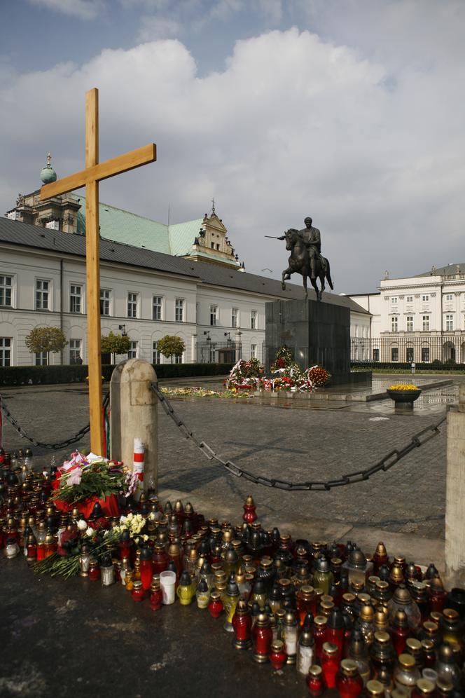21 lipca - Historia krzyża z Krakowskiego Przedmieścia w obrazkach