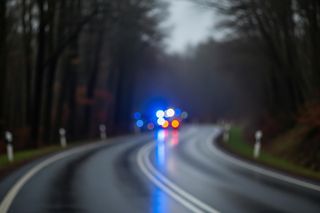 Wypadek radiowozu w Pęcicach. Co z uciekającym kierowcą skody?