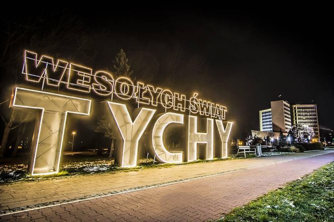 Tychy w świątecznym ubranku. Trwa rozwieszanie bombek