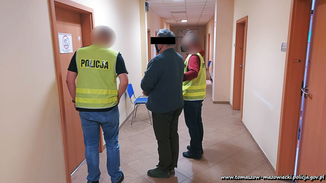Łódzkie. Wjechał do rowu dwoma samochodami jednego dnia! Pechowiec może nawet trafić za kratki