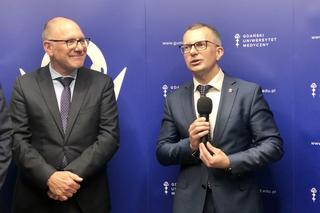 – To jest prawdziwa rewolucja w kształceniu kardiologów. Operator będzie mógł tutaj przećwiczyć zabieg zanim wykona go bezpośrednio u swojego pacjenta – tłumaczy prof. Marcin Gruchała, rektor GUMed.  