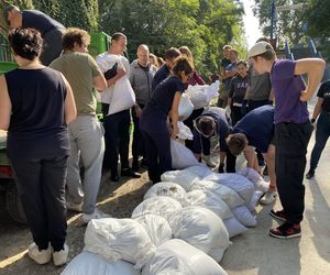 Sytuacja powodziowa we Wrocławiu: Mieszkańcy razem ratują wrocławskie zoo. Nie chodzi tylko o zwierzęta