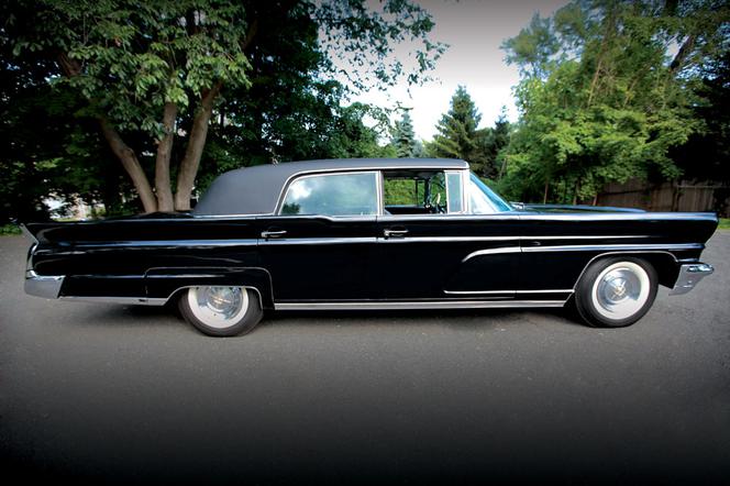 Lincoln Continental 1960 / limuzyna Johna Fitzgeralda Kennedy'ego