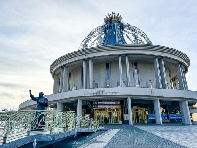 3. Sanktuarium NMP Gwiazdy Nowej Ewangelizacji i św. Jana Pawła II – Toruń. Zobacz opis.
