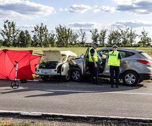 Wypadek śmiertelny pod Kluczborkiem. Zginęli kierowca i pasażer zabytkowej syreny