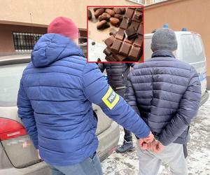 Roman przegrał z apetytem na słodkości. Zaatakował bezbronną kobietę