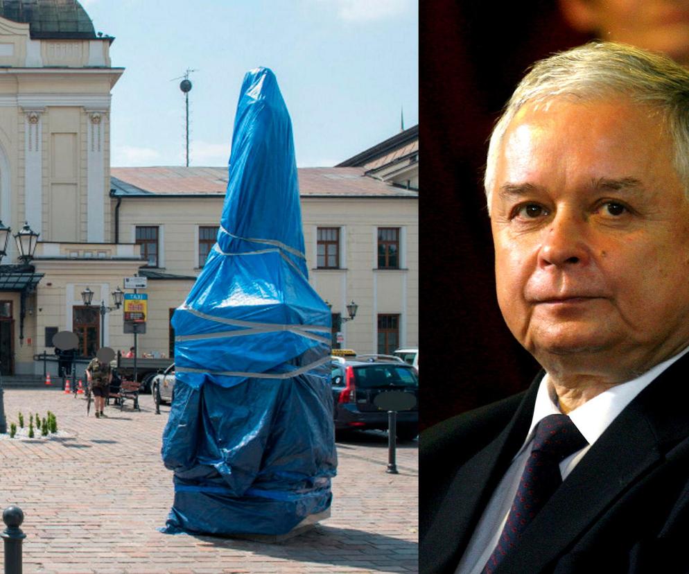  Pomnik prezydenta Lecha Kaczyńskiego przed dworcem kolejowym w Tarnowie