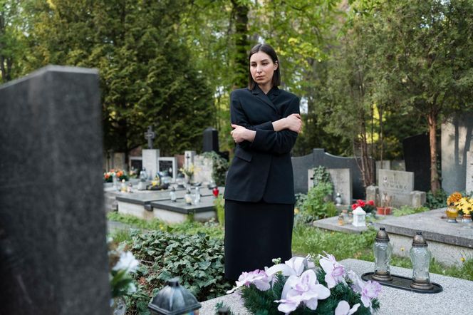 Wszystkich Świętych 2025. Te kwiaty i wiązanki będą w tym roku królować na cmentarzach
