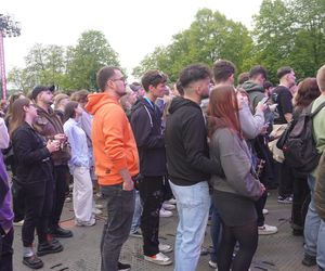 Kortowiada 2025. Koncerty na Plaży Kortowskiej przyciągnęły tłumy. Tak wyglądał drugi dzień imprezy!