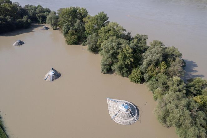 Fala kulminacyjna dociera do stolicy! Orban zapewnia, że wszystko pod kontrolą